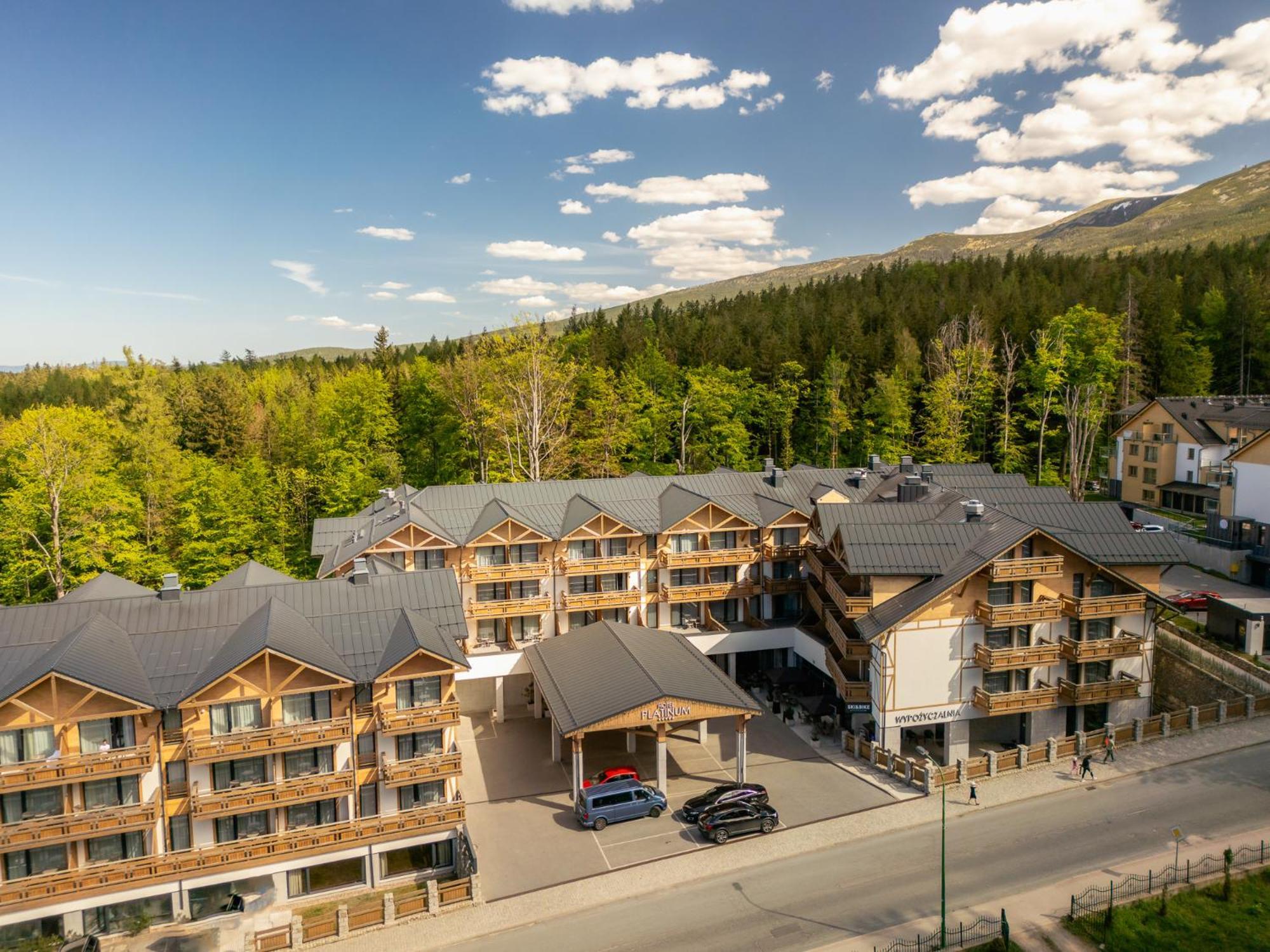 Platinum Mountain Hotel&Spa Szklarska Poreba Bagian luar foto View of the village